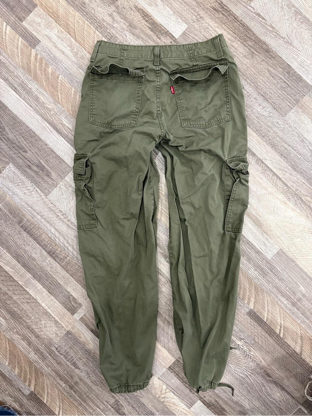 Levi’s ‘94 Baggy Olive Green Cargo Jogger Pants Size 27 - Picture 4 of 4